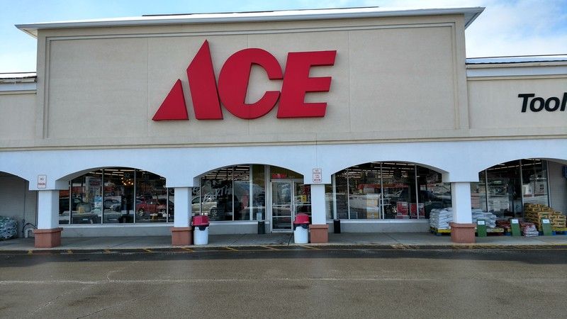 New Castle Plaza: 427-525 S Memorial Dr, New Castle, IN 47362